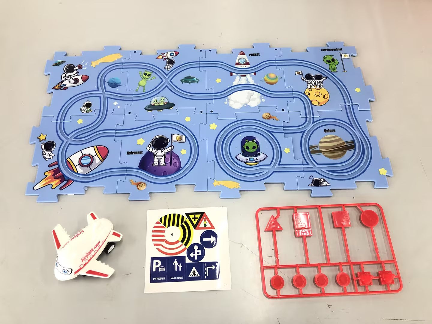 DIY Electric Puzzle Rail Car Set – Creative Track Building STEM Toy for Kids